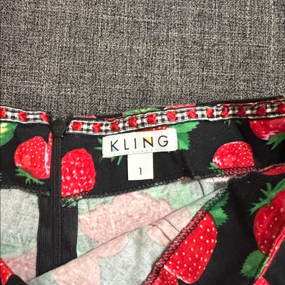 🍓 Kling Strawberry Print High-Waisted Shorts | Retro Novelty Cotton 🍓 - Picture 3 of 8